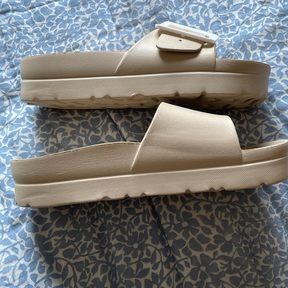 Women’s Cream platform sandals with white buckle accent - Picture 4 of 5